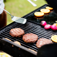 Barbecue au charbon sur pieds démontable 