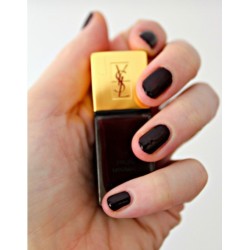 Vernis à ongles YVES SAINT LAURENT LA LAQUE COUTURE 