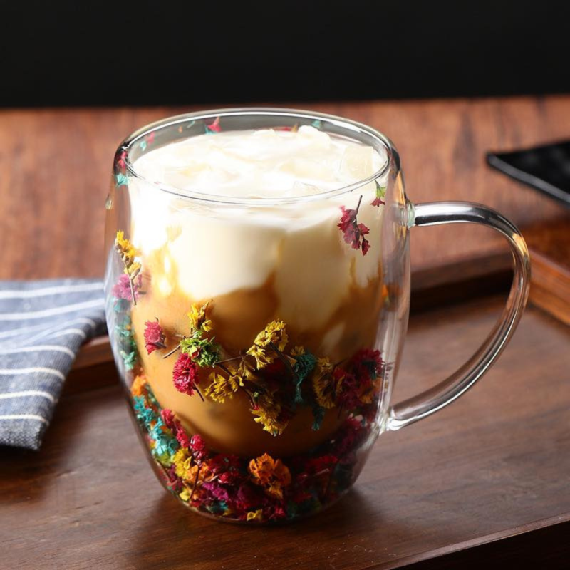 Tasse à fleurs séchées 