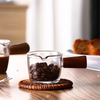 Pot  à Lait en Verre avec Manche en Bois 