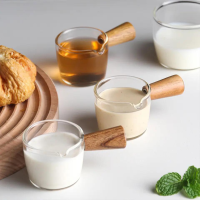 Pot  à Lait en Verre avec Manche en Bois 