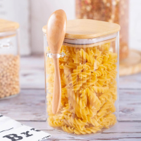 Pot en verre de cuisine avec couvercle en bois 